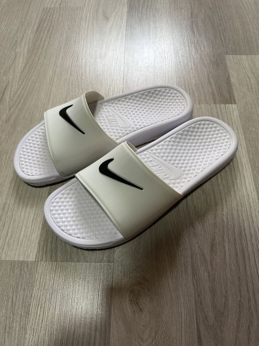 Papuci Nike albi