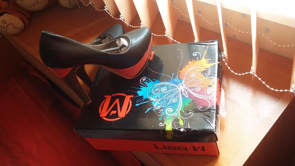 Дамски обувки на висок ток