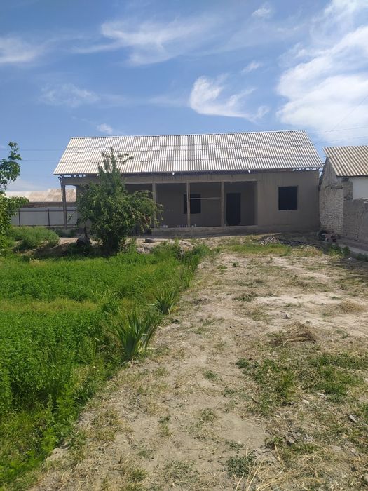 Xovli yer uchastka srochni sotiladi 18sotix 2ta uchastka