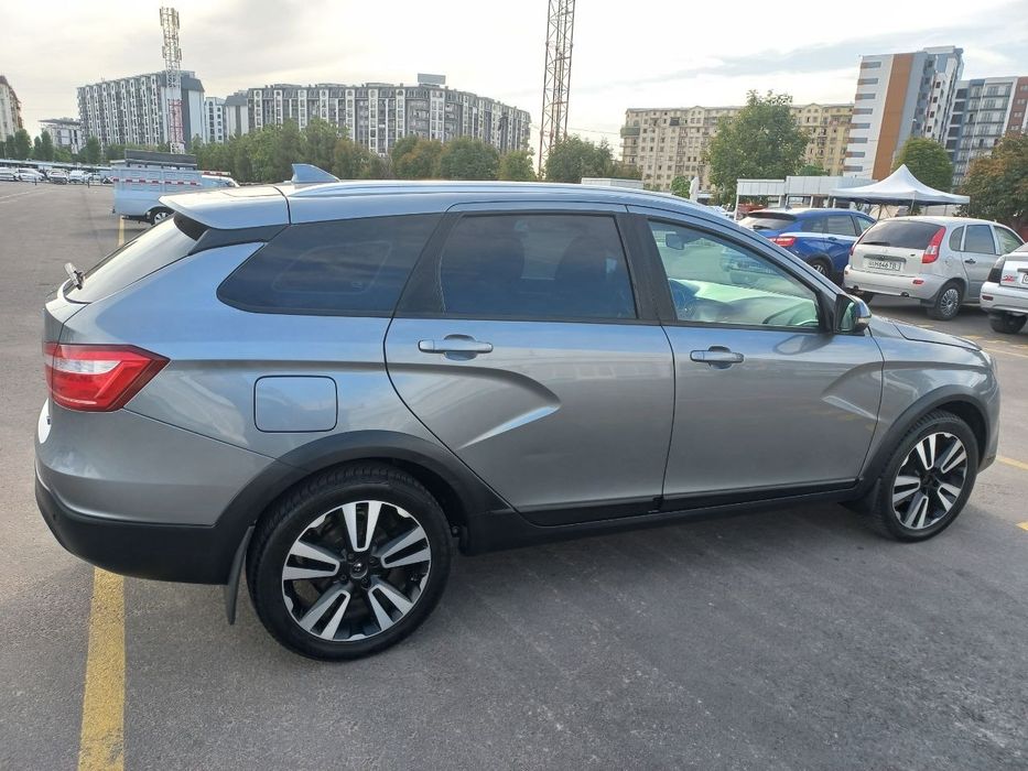Lada vesta cuross 2019 yil  yurgani 206 ming halol kiraskasi toza