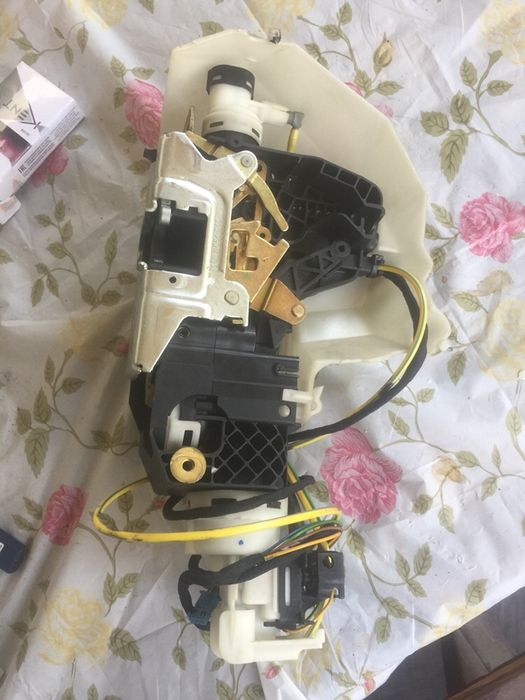 Замок Мерседес w220. С присоской.