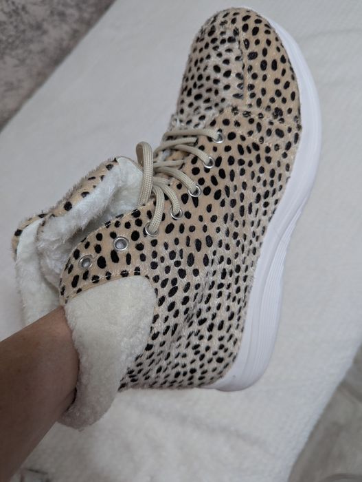 Продам осенние сапоги, леопард