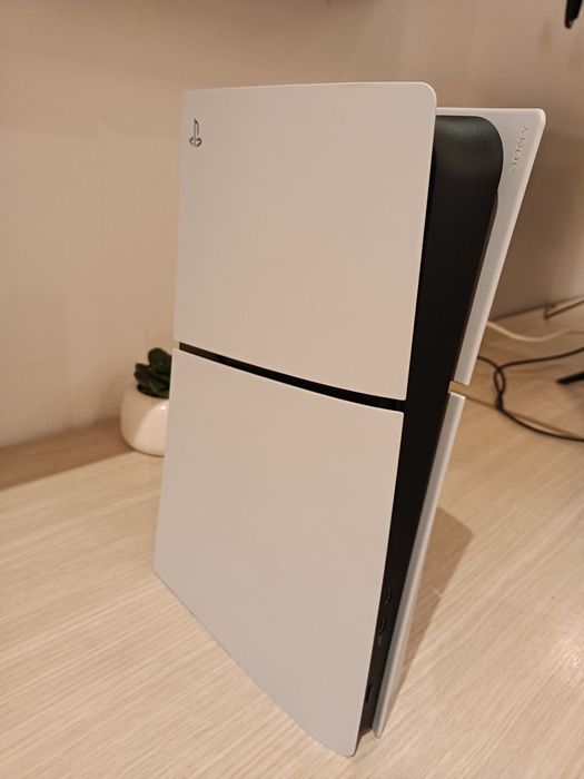 Ps5 Slim Edition 1 TB + 2 controllere+1 joc