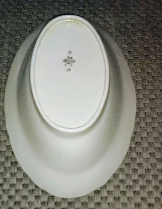 Продам фарфоровое блюдо времён СССР