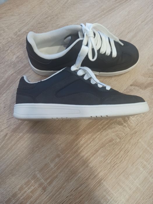 Спортни обувки за момиче