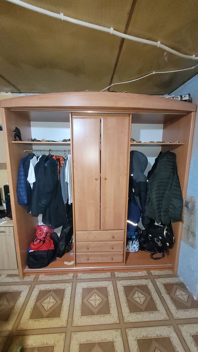 Продам шифоньер купе