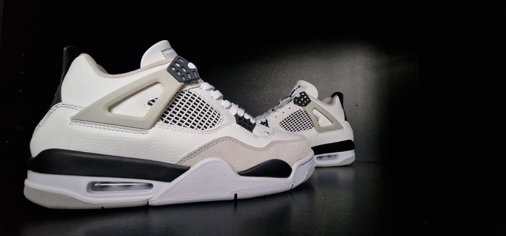 Jordan Retro 4 Military Black