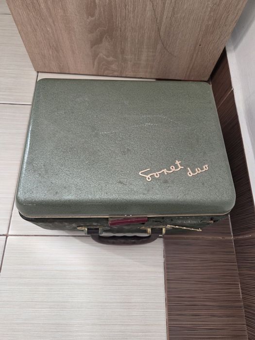 Magnetofon functional Tesla are si benzi