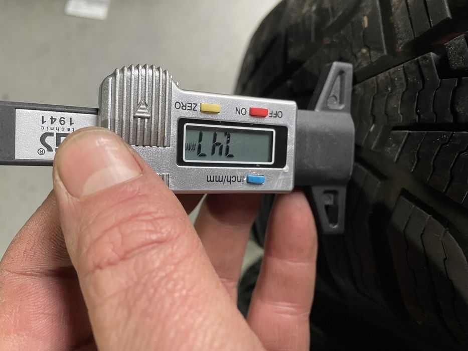 anv m+s 175/65/14 Uniroyal/Interstate