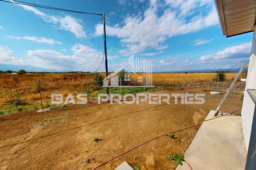 Къща в София, област-с.Равно поле площ 184