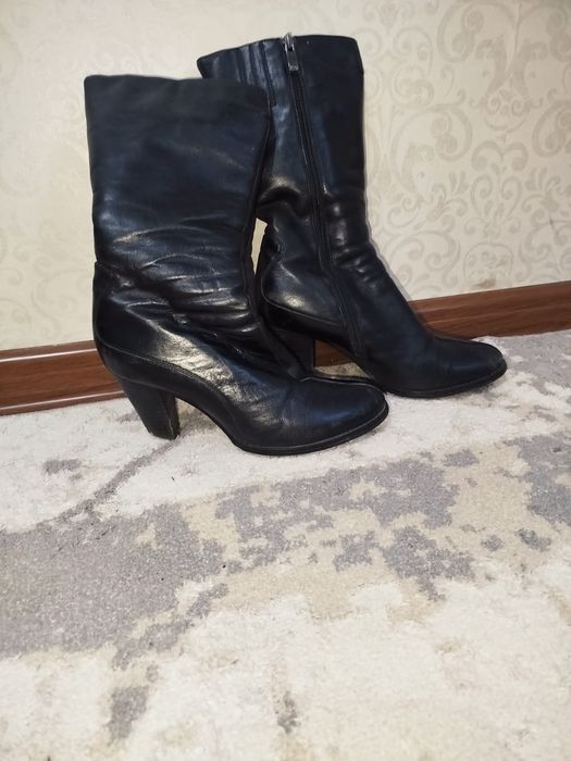 Продам 2 пары сапожек