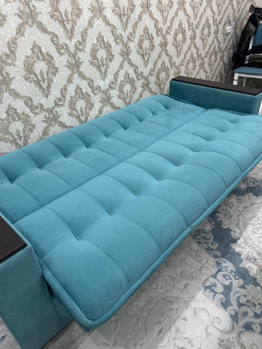 диван.          .