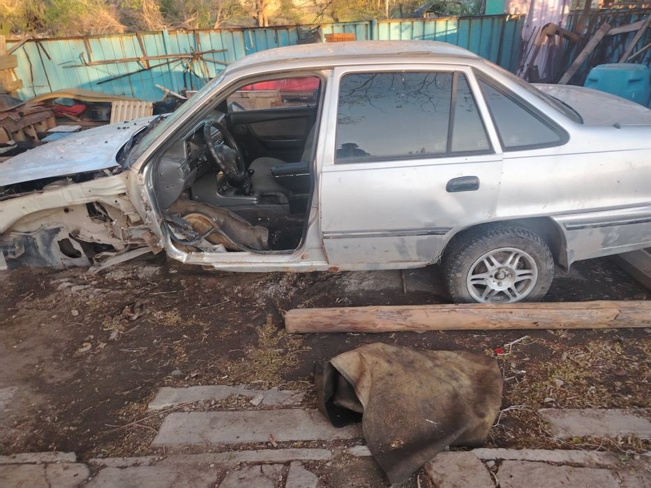 Продаю нексия срочно