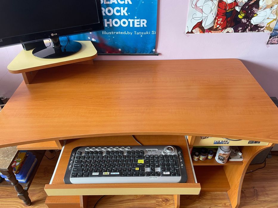 Масивно дървено Бюро, добре запазено