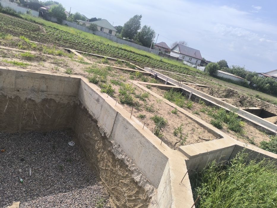 Продам участок с фундаментом