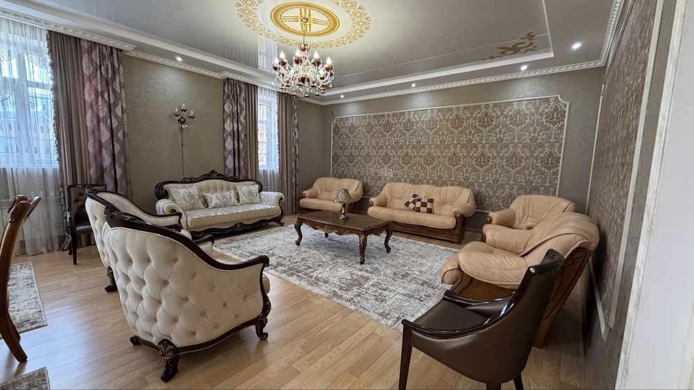 Мебель для гостиной. Диваны, стол