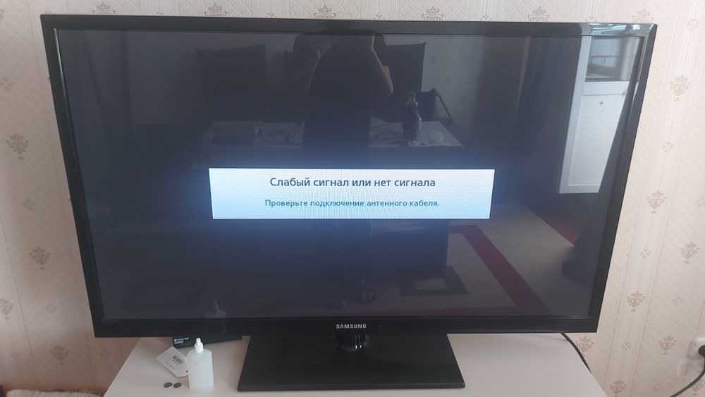 Телевизор старый, работает