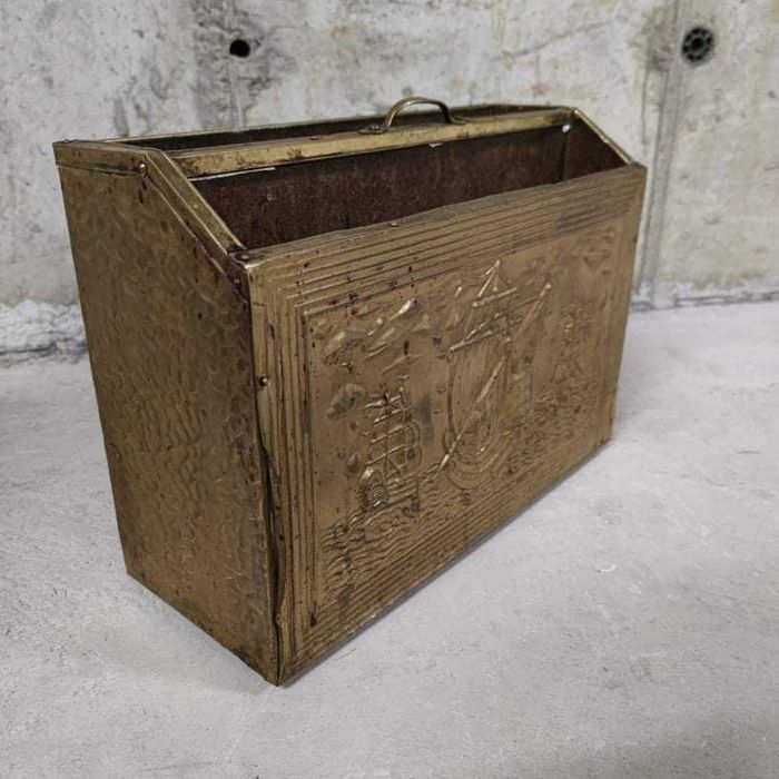 Ретро стойка за вестници от месинг