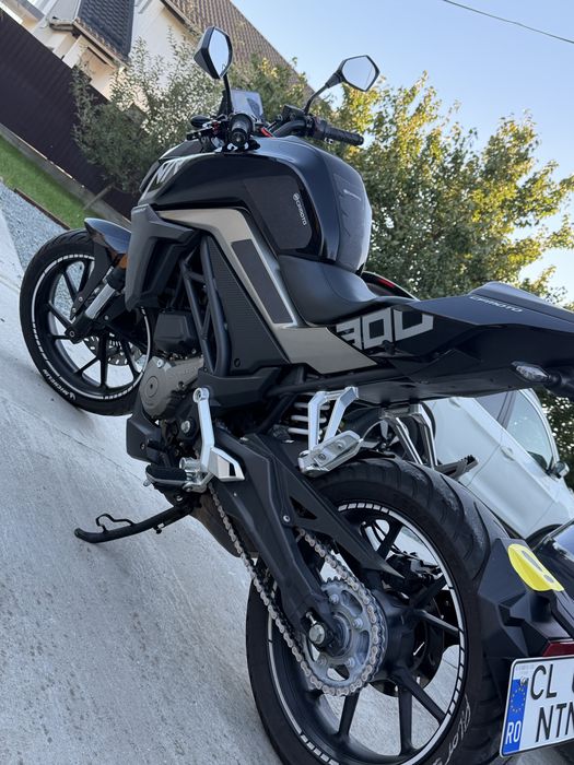 CF Moto 300F NK
