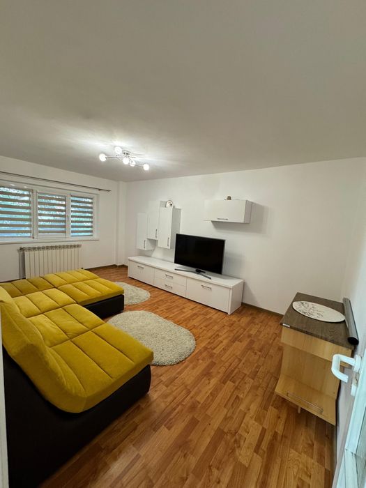 Apartament de vanzare zona Buzaului, spatele scolii nr. 2, doua camere, decomandat