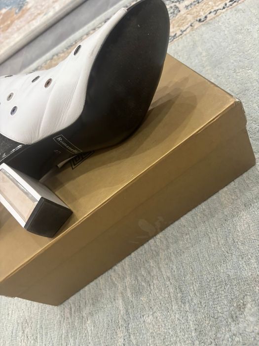 Туфли на среднем каблуке