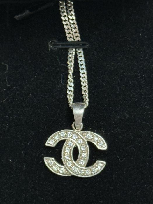 “Оригинално” сребърно колие Chanel