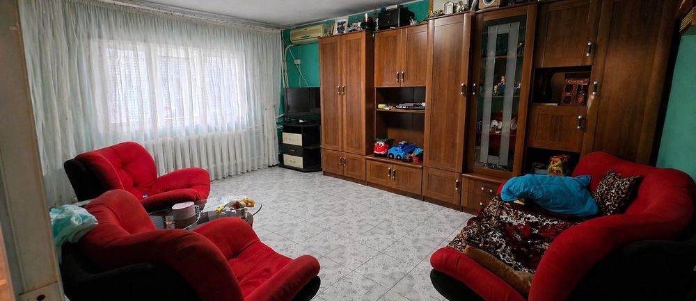 Apartament 3 camere zona Trust