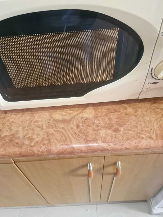 Продава се микровълнова фурна