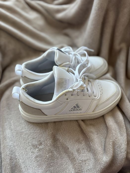 Бели кецове Adidas