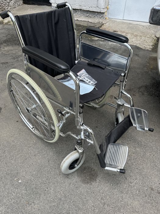 Продам инвалидную коляску BIOLA