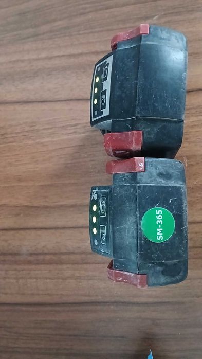 Wurth 2 acumulatori 18v 3 ah .Cutie,incarcator