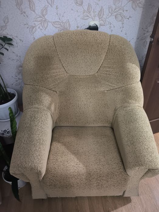 Продаются два кресла.