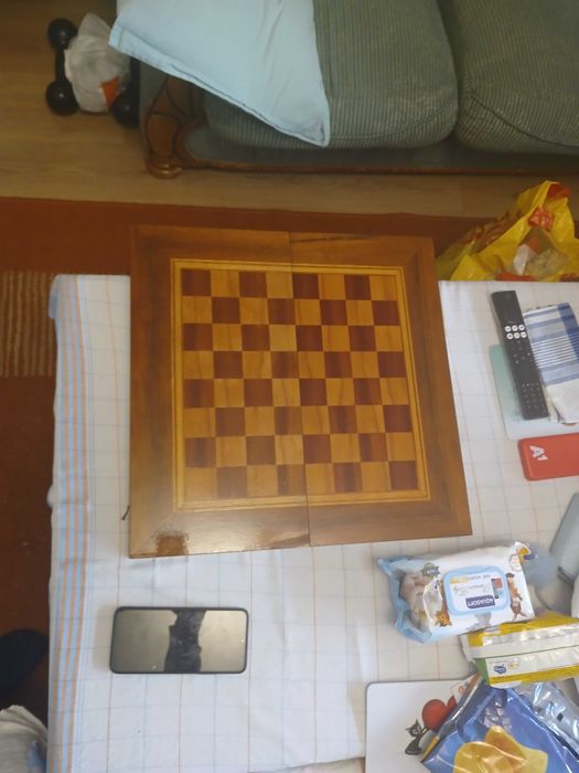 Продавам Шах и табла