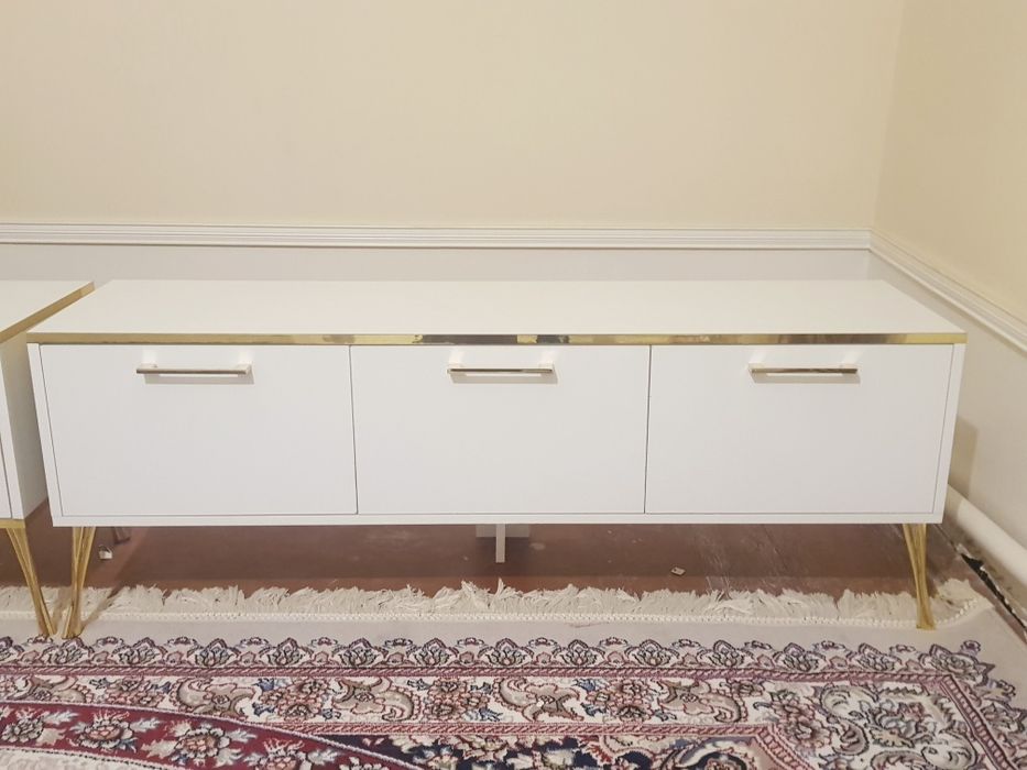 Телевизор поставкала 135×35