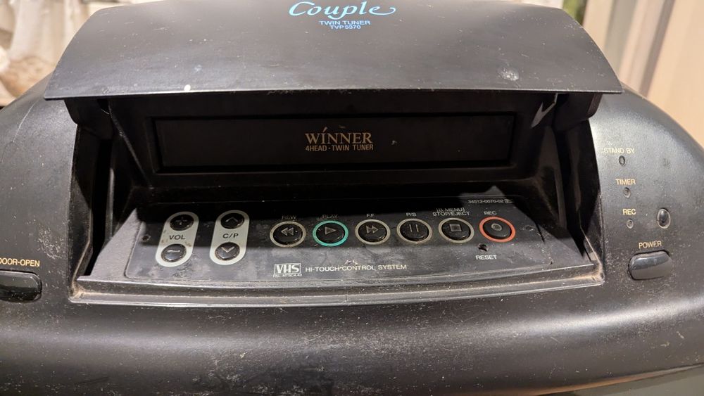 Телевизор Samsung c VHS, не включается