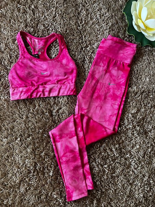 Дамски екипи Nike