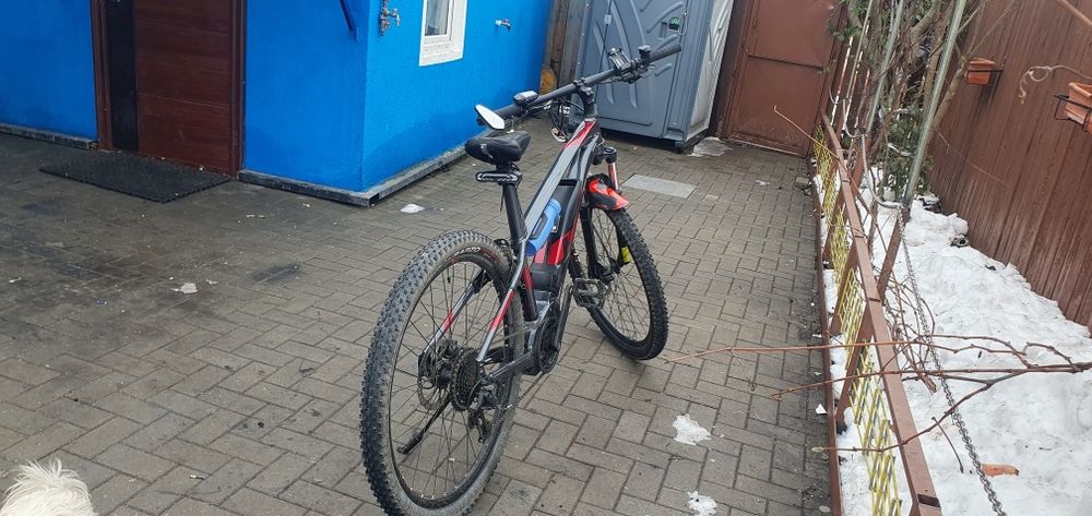 Vând bicicleta electrica RAYMON urgent  nu are niciun defect .