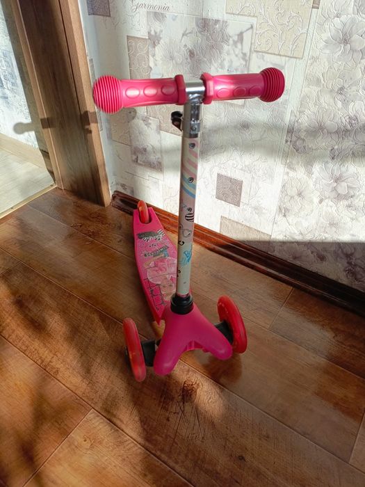 Самокат детский .