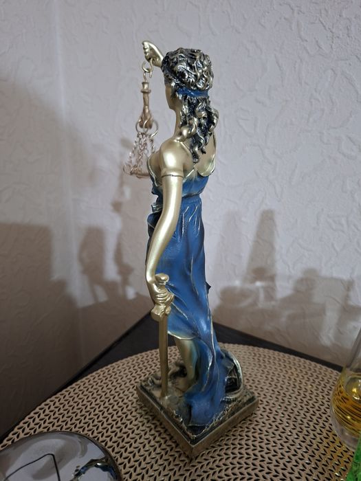 Продаю статуэтка,,Фемида"