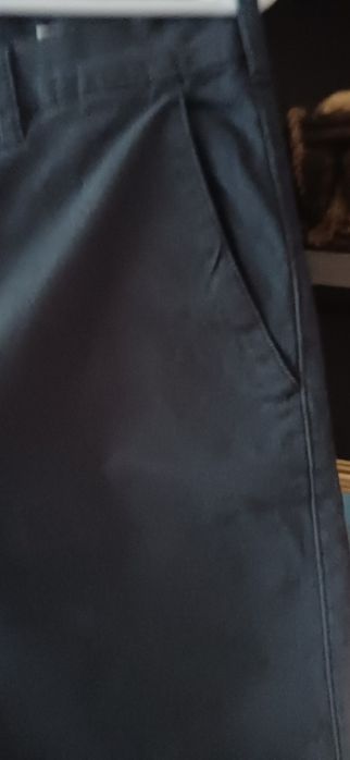 Vând pantalon barbati waikoki purtați o singura data  mari.e 32/29