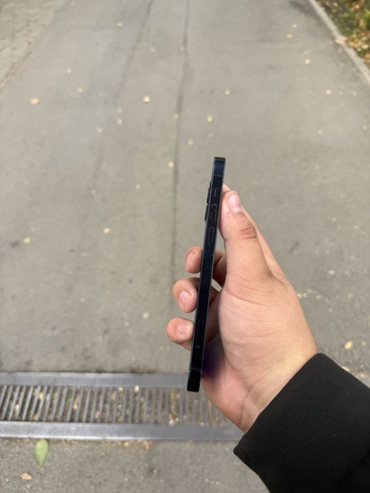 iPhone 12 128gb.