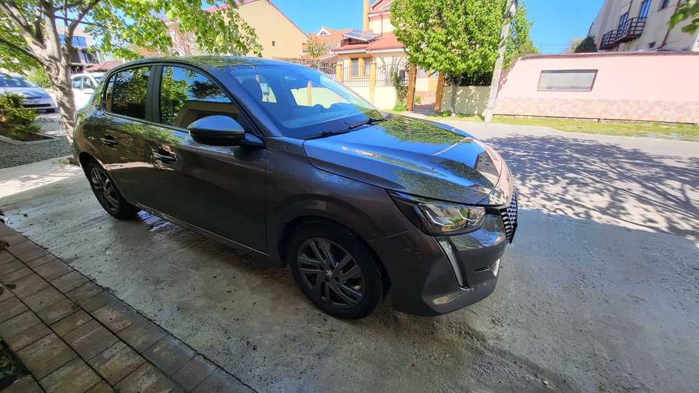 Vând Peugeot 208