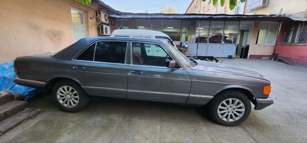 Mersedes Bens 126 diplomat