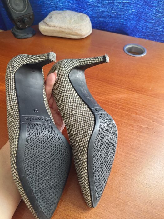 Обувки на ток Tamaris черно и златно 37 номер