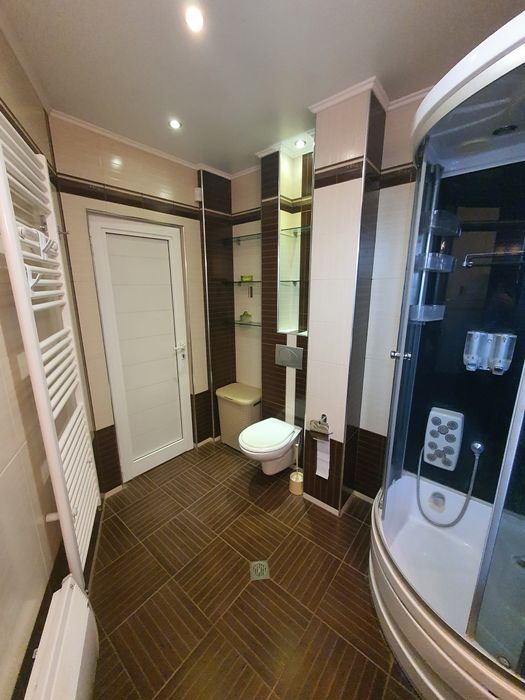 Дава се под наем Многостаен апартамент в Варна, Погреби - 140 кв.м за 918 € - Снимка #5