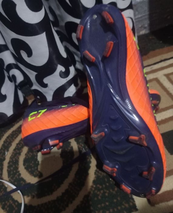 Бутсы футбольные