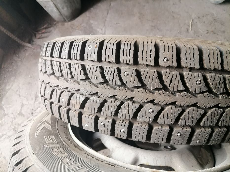 Продам зимние колеса с дисками 2 штуки.