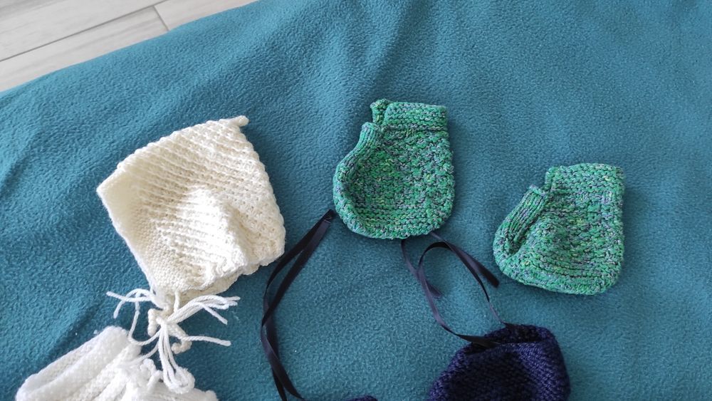 Botosei si caciulite bebe