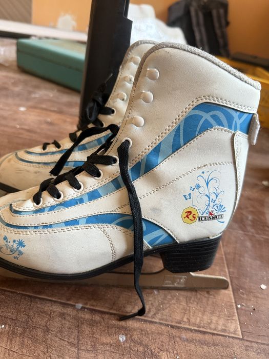 Продам коньки в хорошем состояний