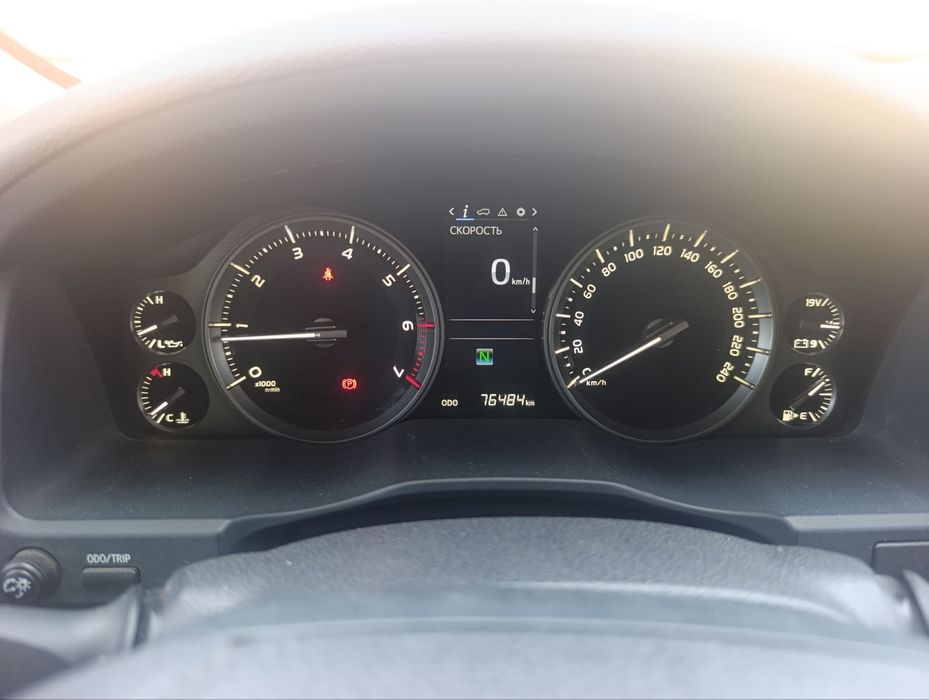 TOYOTA Land cruiser 200